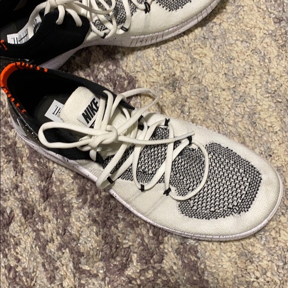 Women’s Nike - Picture 3 of 3